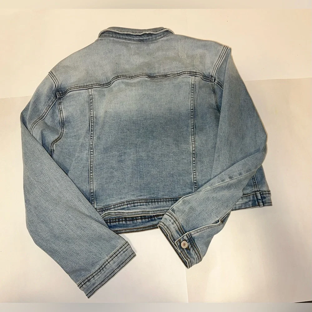 NWT Kancan‎ Women’s Light Wash Cropped Denim Jacket Size 2XL Pockets Stretch